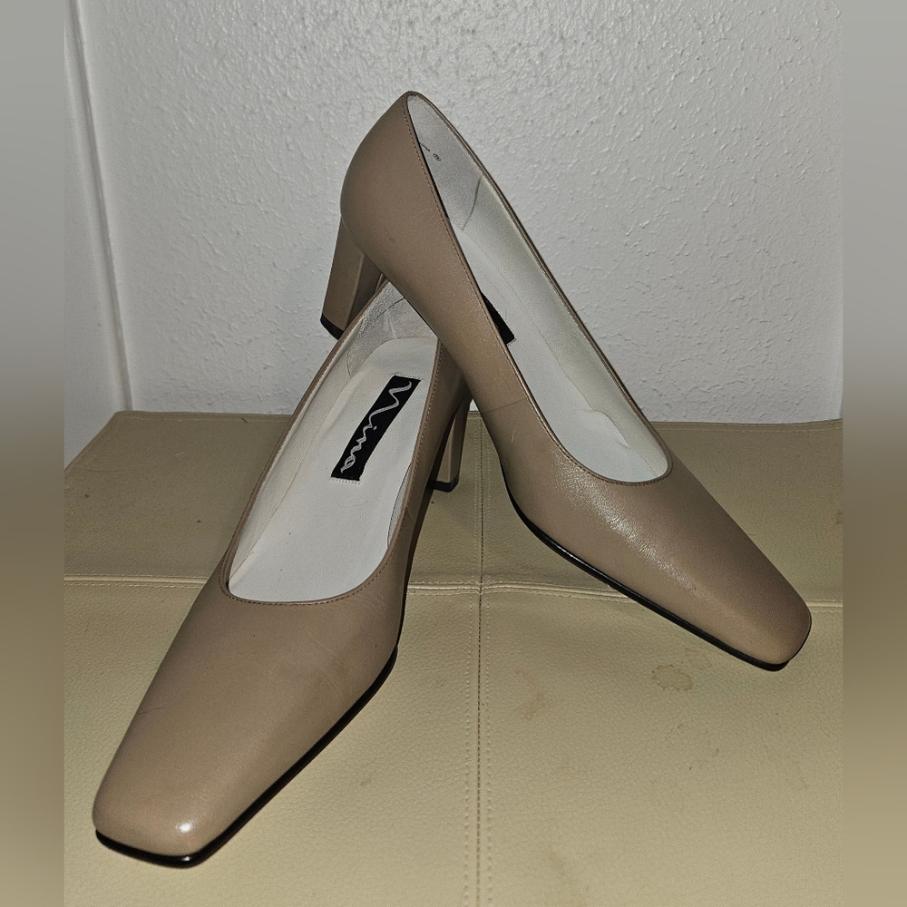 Nina sz 8 Narrow Pumps Taupe Leather